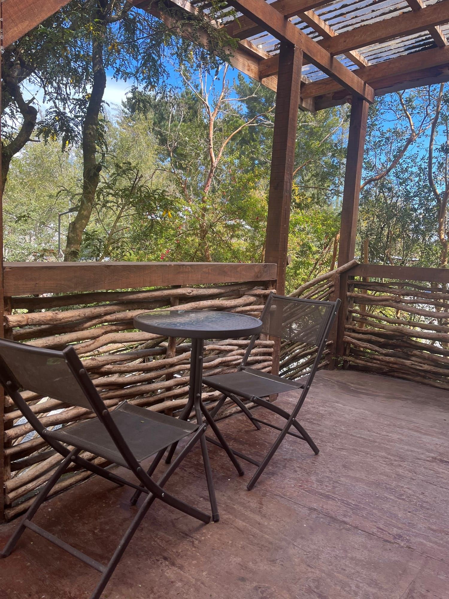 The apartments' covered terrace with a table and chairs